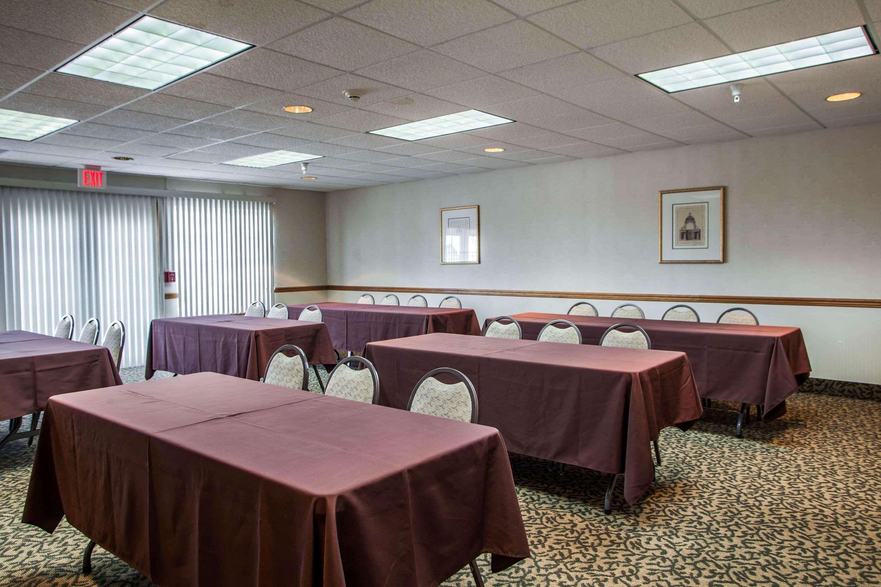 Comfort Inn & Suites Geneva- West Chicago Buitenkant foto