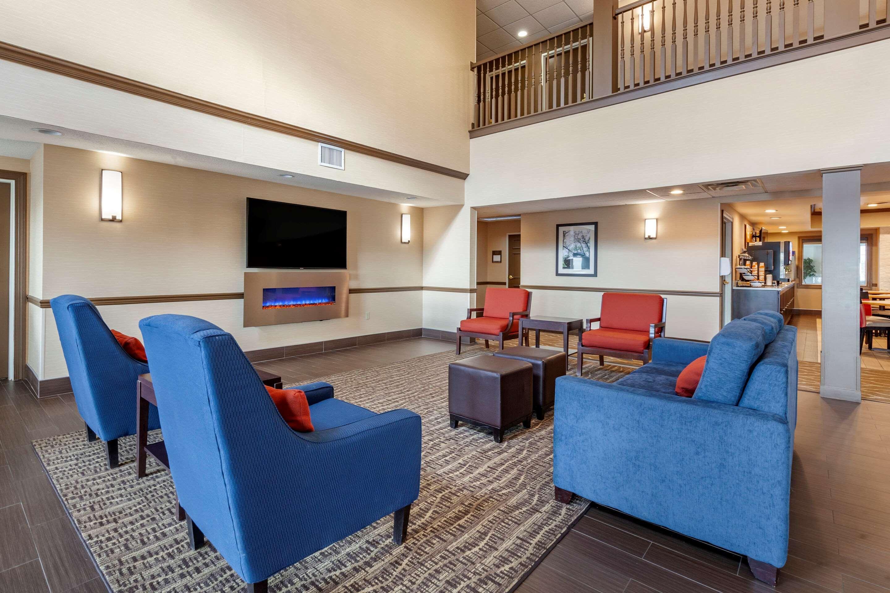 Comfort Inn & Suites Geneva- West Chicago Buitenkant foto