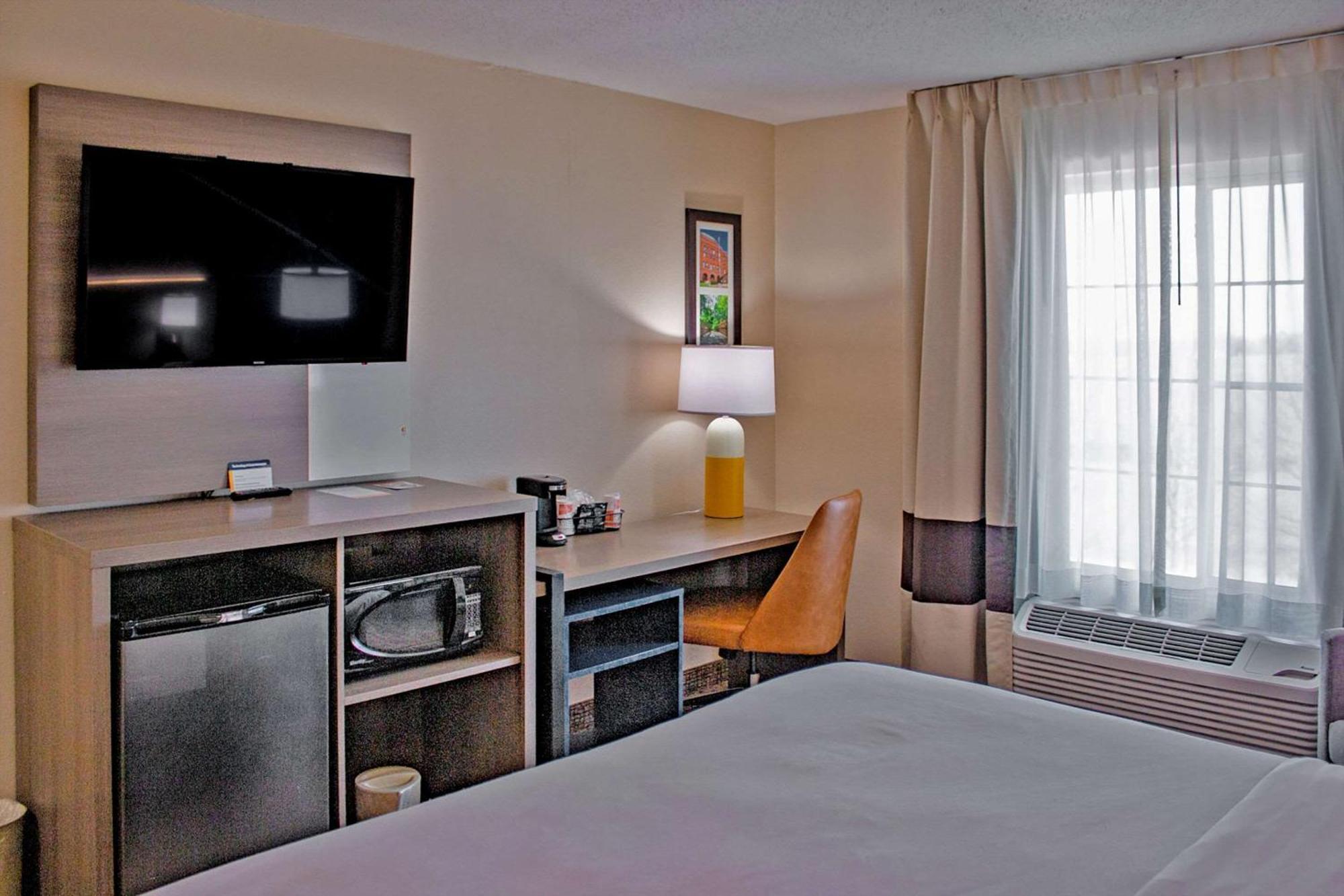 Comfort Inn & Suites Geneva- West Chicago Buitenkant foto
